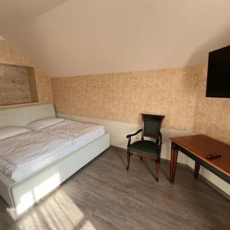 Gold Hotel
