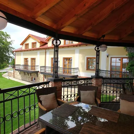 Gold Hotel